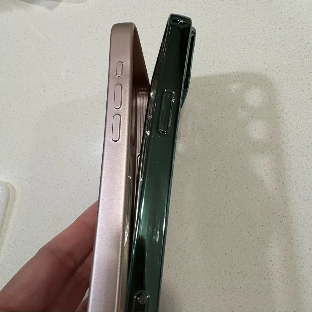 iPhone 15 Pro MagSafe Phone Case - Green and Pink